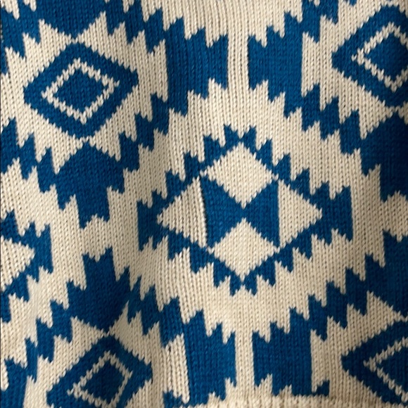 Women’s hi lo tribal pattern sweater - Picture 3 of 4